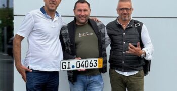 Autos Prestige DL.A livre ses clients directement les véhicules à l'usine PORSCHE en Allemagne !